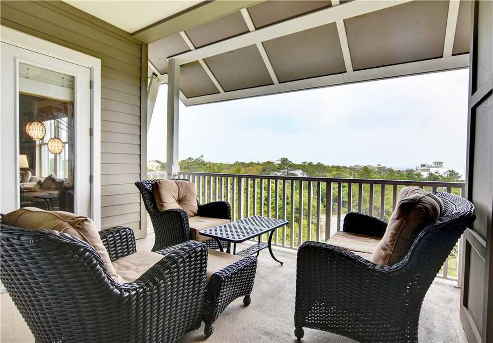 Oven,Couch,Furniture,Chair,Dining Room