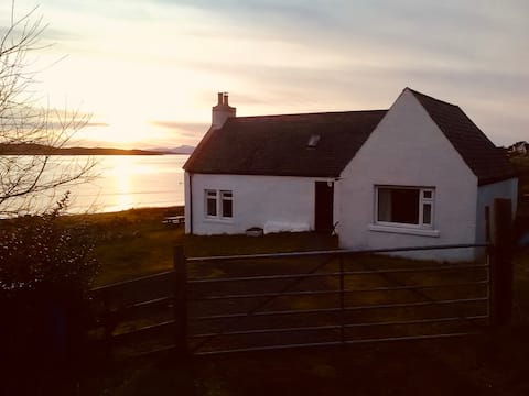 Room in Cosy Cottage by the sea in Gairloch