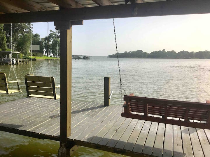 Nice RV2 stay on Lake Livingston, large slide out Campers/RVs for