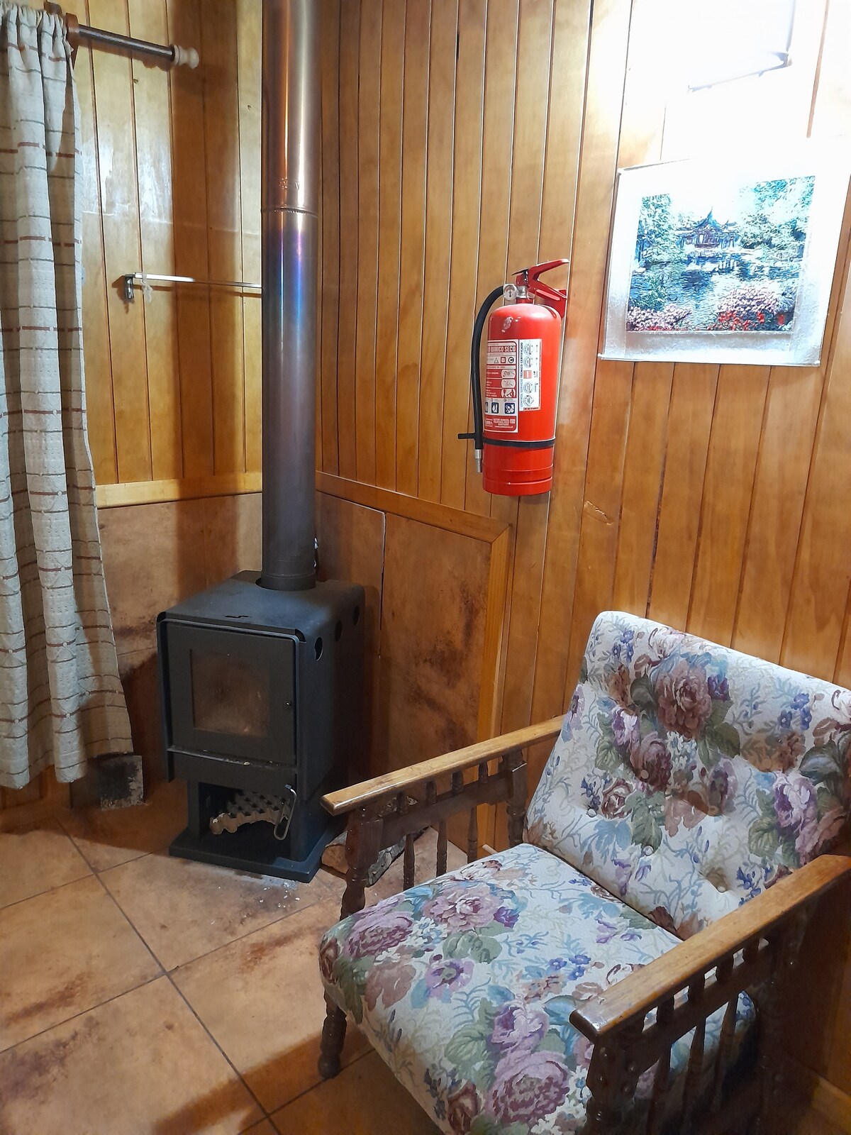 Polagana kombinacija... drva za ogrjev uključena je u cijenu brvnare...