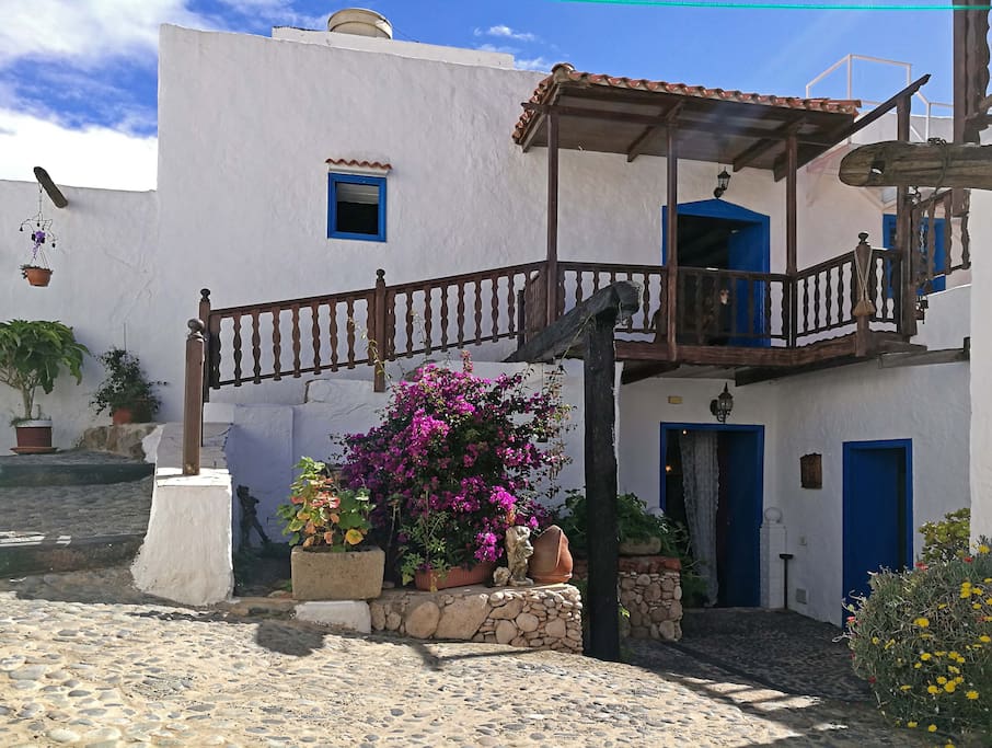 Le Patio et une partie de la maison