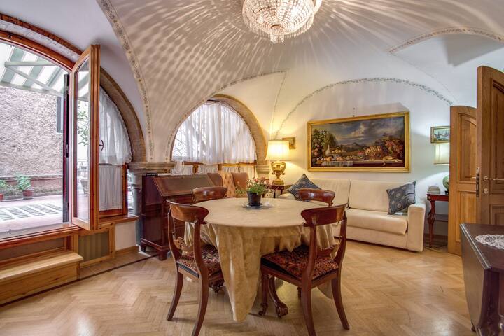 Navona Gallery Michelangelo APT. with terrace gallery image 5