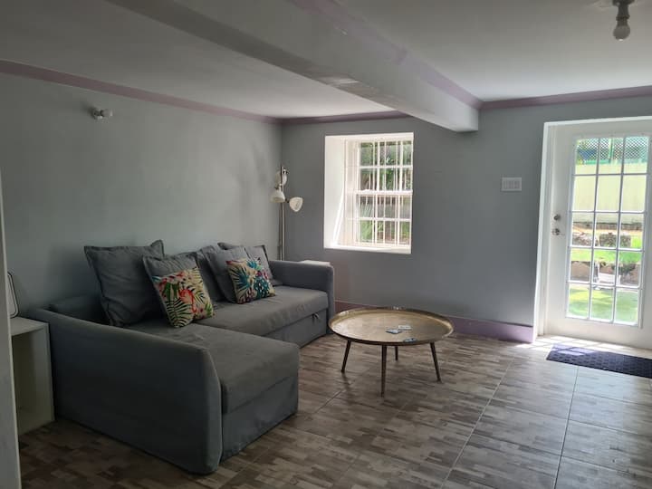 Three Palms 2 - Spacious 1 Bed Close To Surf Spot - Barbados