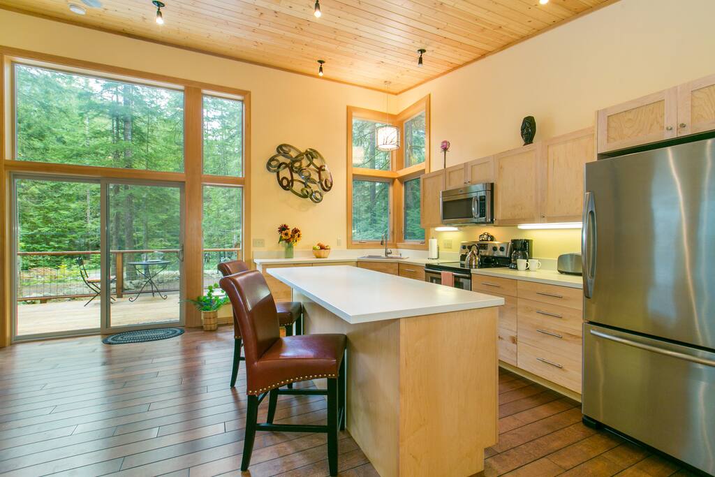 Modern Mt. Baker Glacier Cabin Houses for Rent in Deming