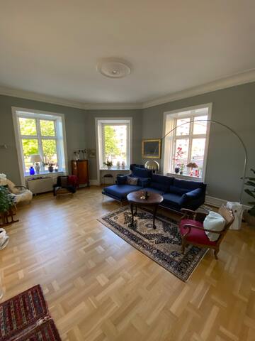 200+ sqm luxury flat in Østerbro with a lake view gallery image 2