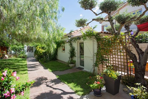 Beau logement calme climatisé. Plages à 15' à pied