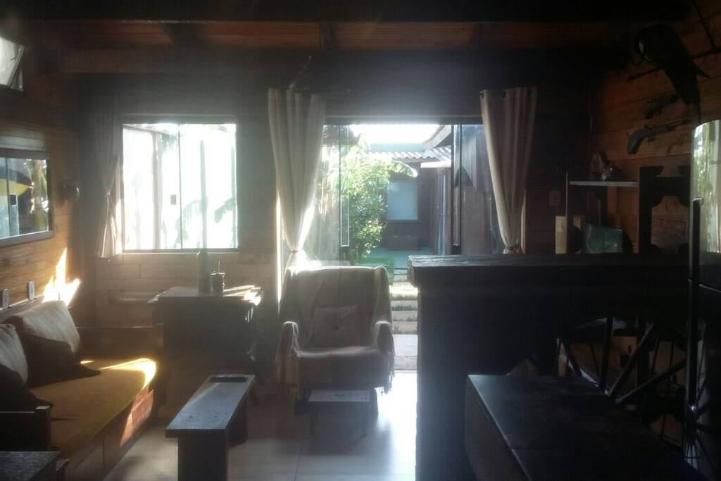 Vista da sala e do pátio