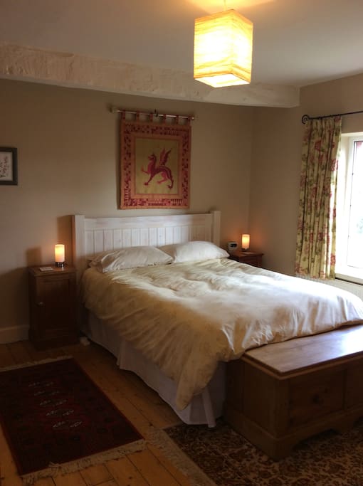 En-suite Guest bedroom with king size bed