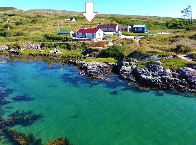 Guardian: 'Best Irish Cottage'+OWN BEACH, Pets OK