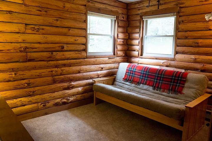 Futon dans la salle de télévision/3e chambre