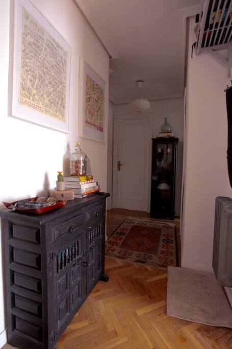 Entrance of the house with the reciever.
Entrada de la casa, recibidor