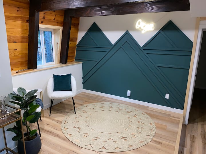 Oso Still Cabin ★ Hot Tub ★Near The Slopes - Big Bear Lake, CA