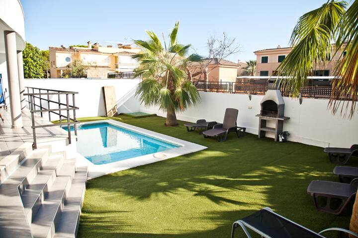 Holidays beach house with pool gallery image 5