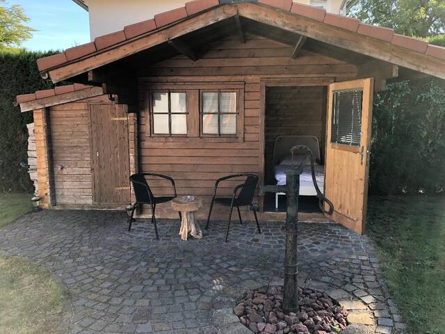 94 - Private Rooms - 'The Cozy Summer Hut'