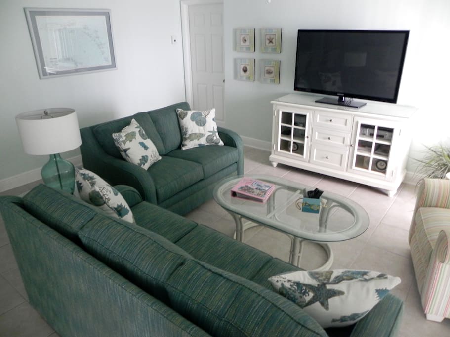 Living Area with Samsung HDTV, Queen Size Sleeper Sofa,Floor to Ceiling Ocean View and Balcony Access.