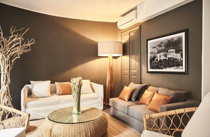 Art Pantheon House in Plaka • Acropolis area gallery image 3