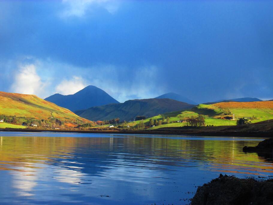 1185 Shorewood Dr, Bremerton, WA - 2017 Sold Home | 25 Photos King size en suite @ Coire Lagan - Guest Rooms - Bungalows ...