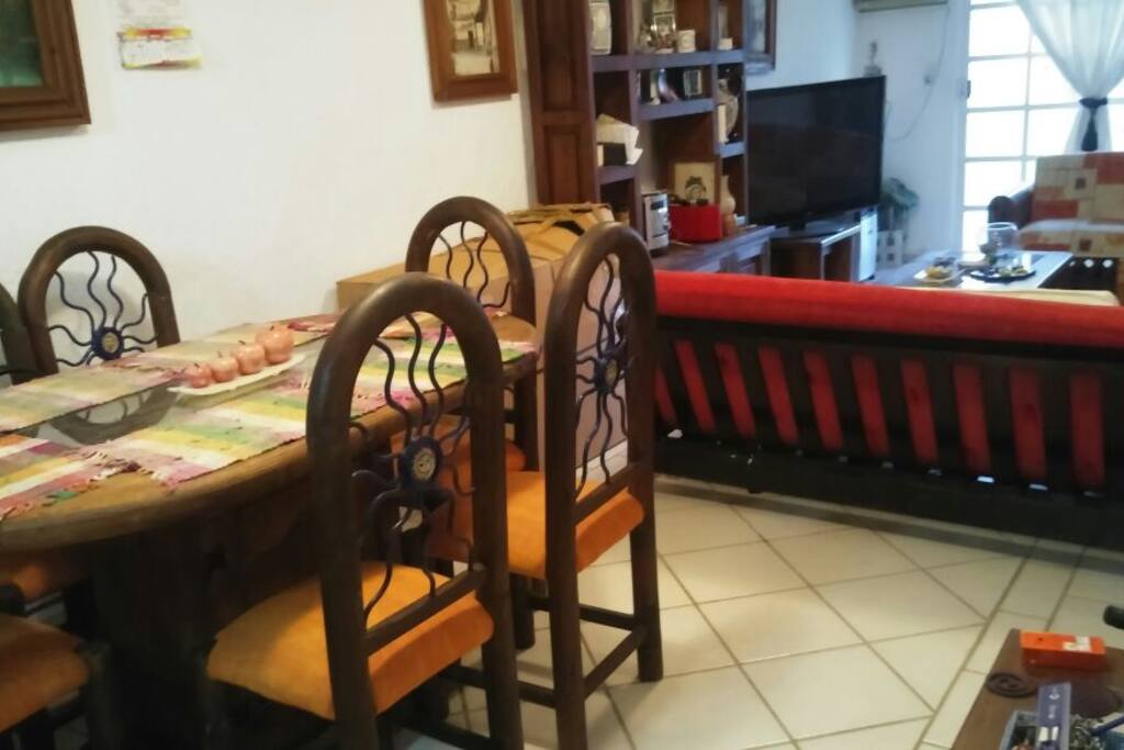 Comedor y sala (sofá cama)