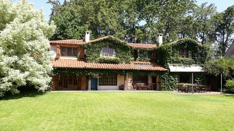 Casa Peña. Entire house garden and pool La Horqueta