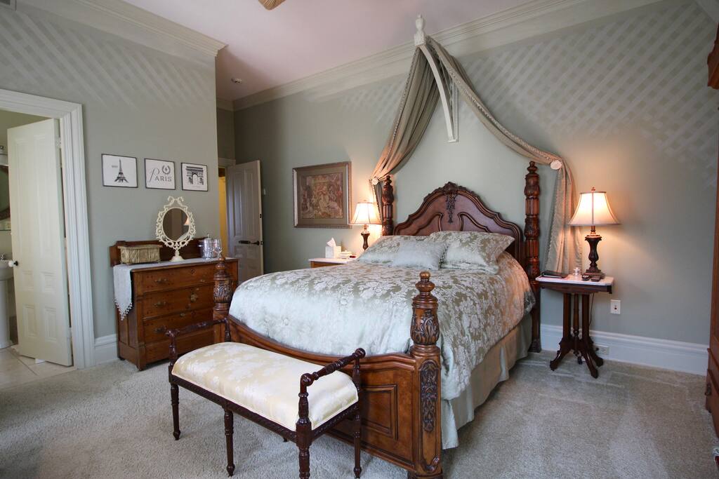 The Garden Room
Welcome to an oasis getaway. With wonderful, soothing, and refreshing green tones and hints of a Paris vacation, come soak in the rest, restoration and peace this room brings.
Fits 2 people max