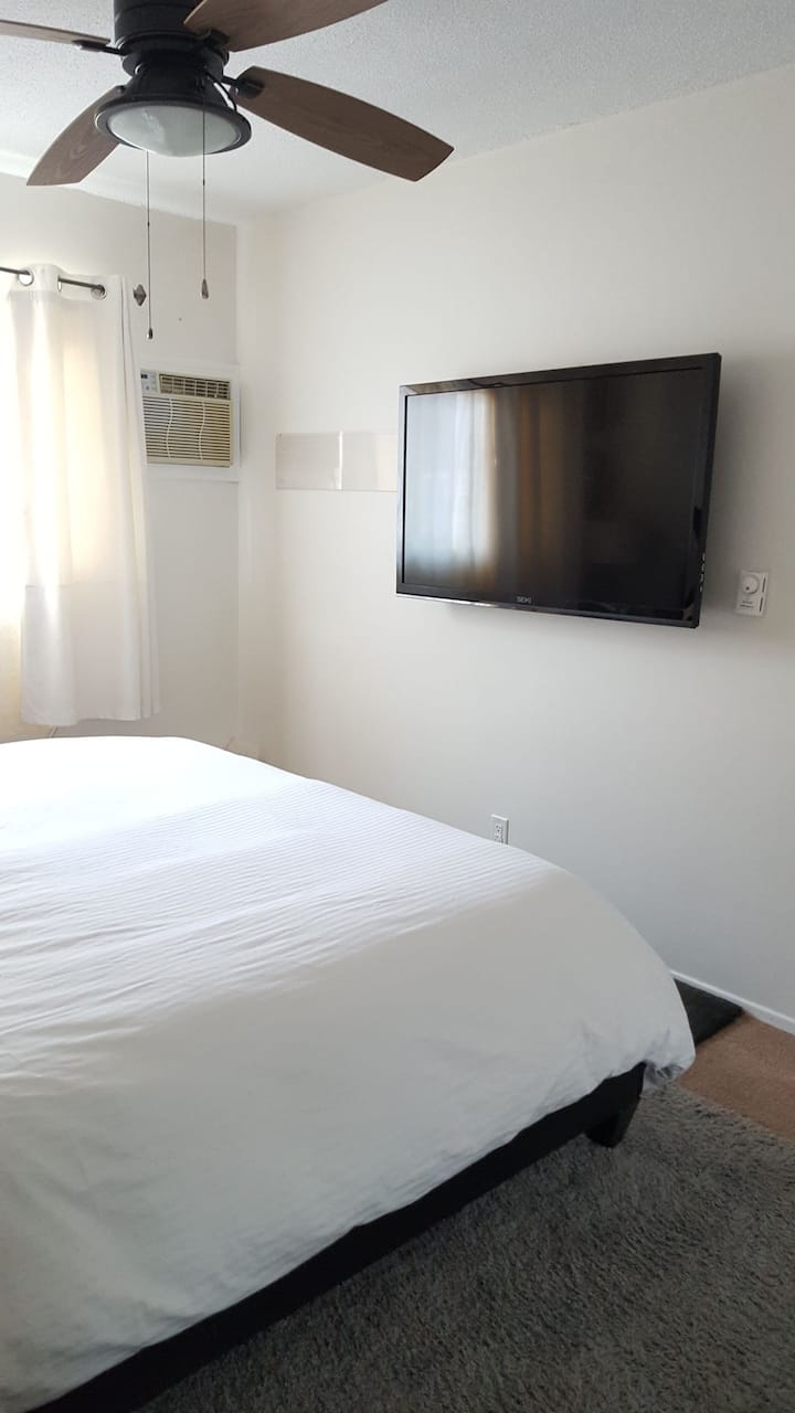 سرير كينج، تلفزيون، مكيف هواء