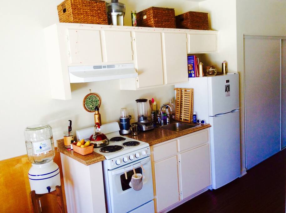 Kitchen has all the utensils and props you need. Power blender, nutri-bullet, juicer, pots and pans and tea maker. Enjoy the culinary arts!