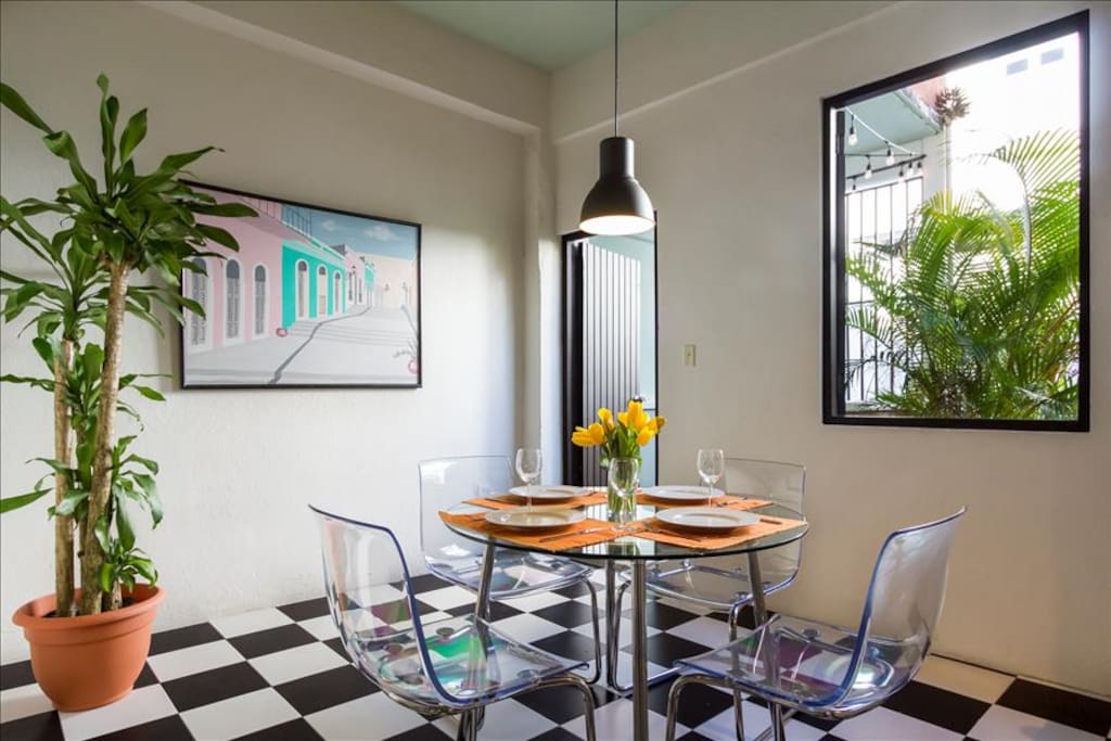 Dining room w. plenty of light, overlooking patio