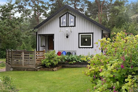 Cozy modern cottage near the forest and sea