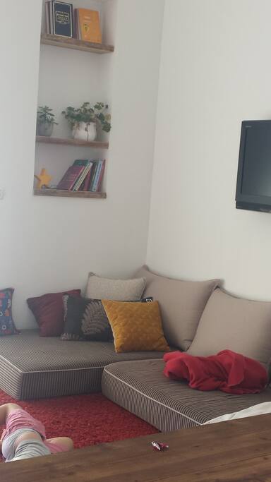 Lounging area (Living room)