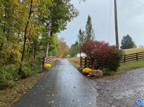 Coco's Cabin, Pets Stay FREE, near Nashville