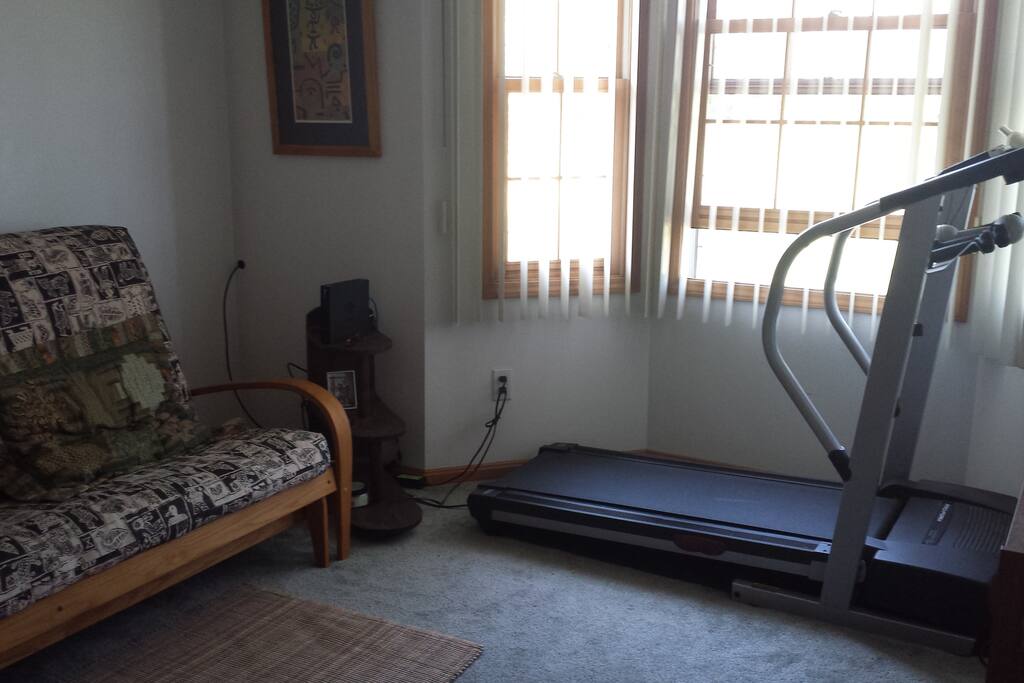 4th bedroom with queen sized futon and treadmill