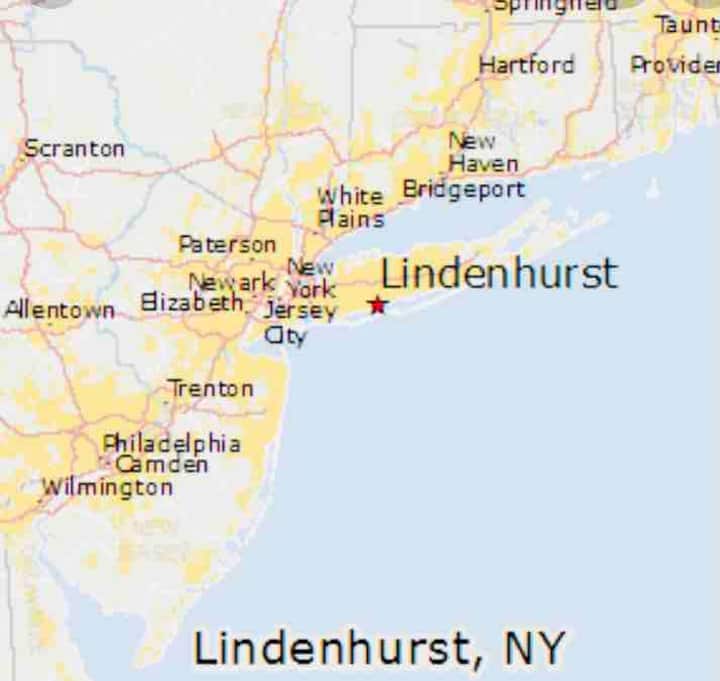 Long Island’s Finest Near NYC W/WiFi Sleeps 8 Houses for Rent in Lindenhurst, New York, United
