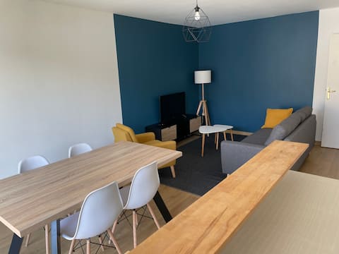 2 bedroom Apartment - 50m from the sea - parking