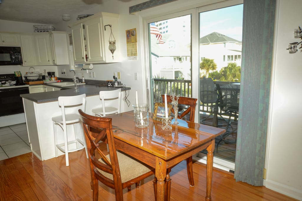 Kitchen-dining with view