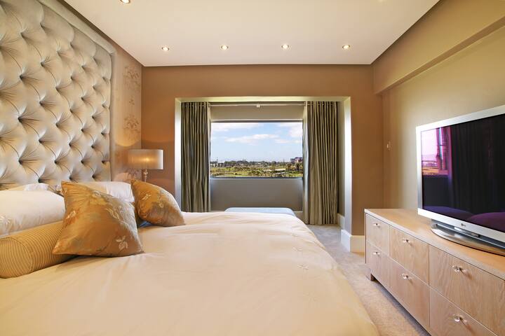 Greenside Views in Mouille Point,Cape Town gallery image 2