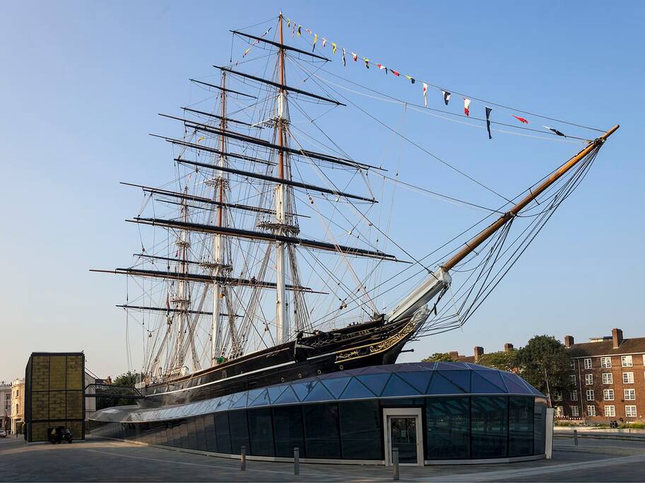 The flat is behind the ship