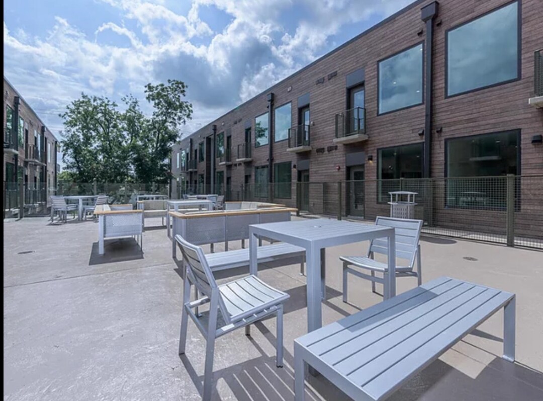 East Side Gem w/ pool – Walk to E 6th, Mins to DT