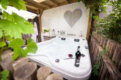 Cottage  Bed & Bubbels