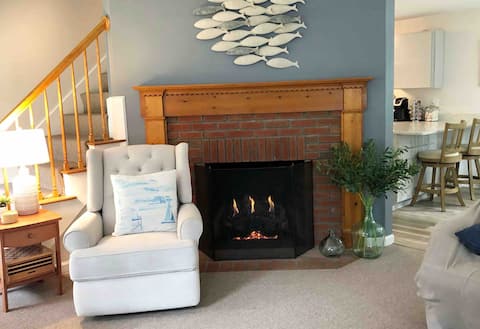 Top Airbnb: Walk to Beach • Hot Tub • Pet Friendly in Falmouth