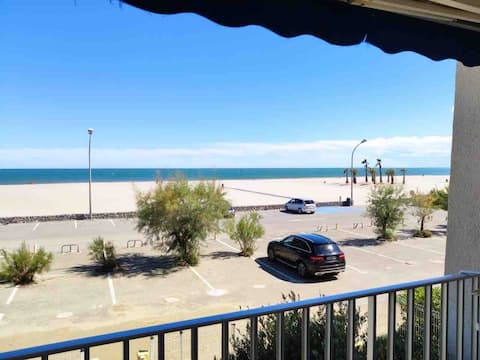 Airbnb performant: 2-room apartment, sea and beach view à Port La Nouvelle