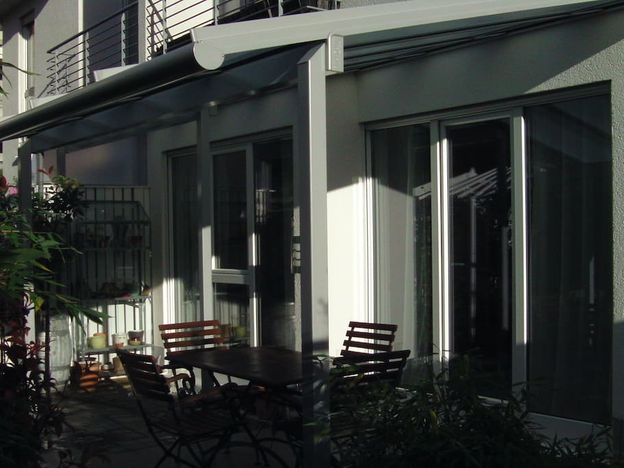 Cosy Garden with roofed terrace