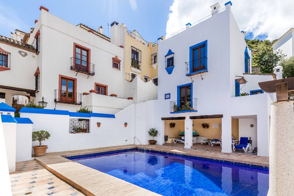 Pool area