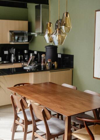 Exceptional Design 3Br PH | Prime Location gallery image 3