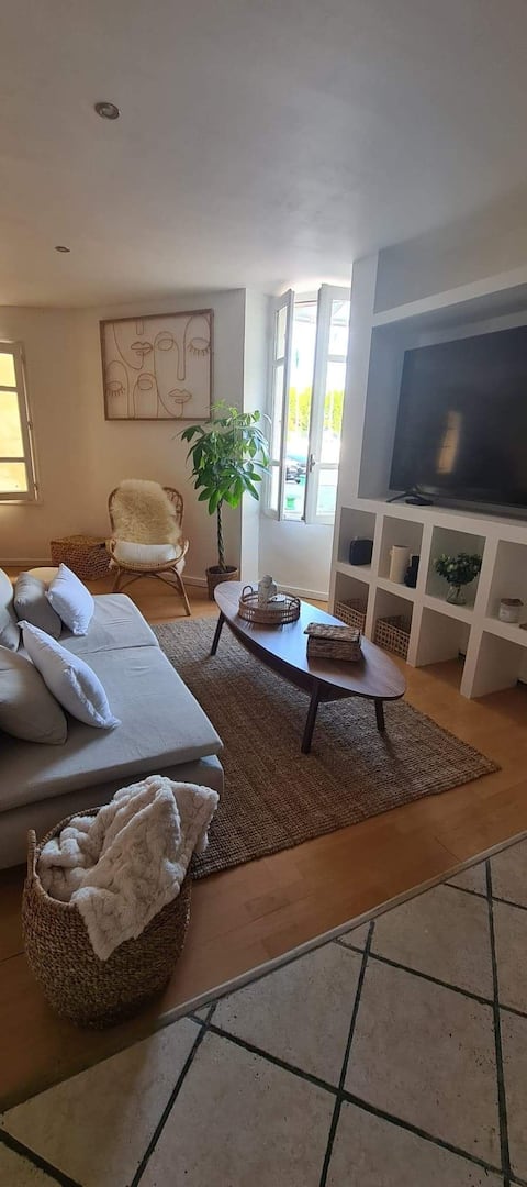 Townhouse on the banks of the Lez, cozy 170m2.