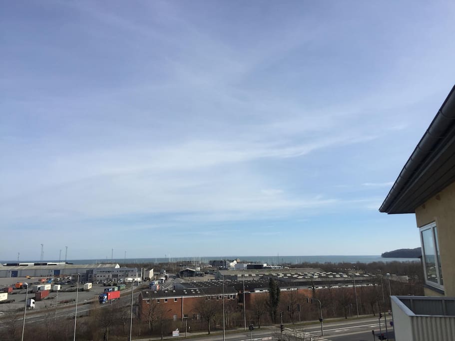 Udsigt fra altanen over Marselisborg Havn