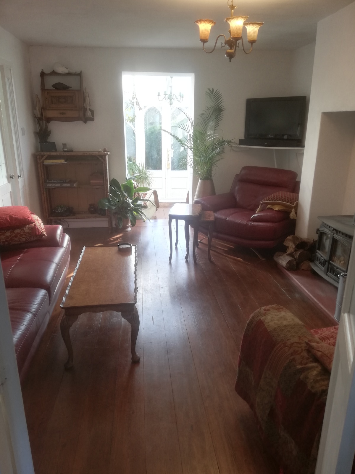 Popular Airbnb listing: Place to contemplate, 10 mins drive from  beaches. in Budock