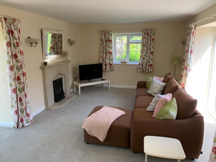 Peaceful Spacious Cottage Near Bath With Parking - Saltford