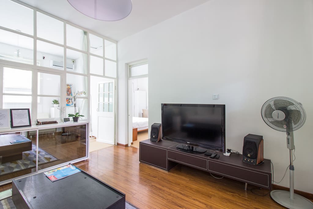 1080p TV and Hi-Fi system, with access to thousands of on-line movies & TV seires