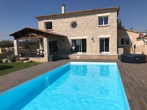Sunny bastide with pool