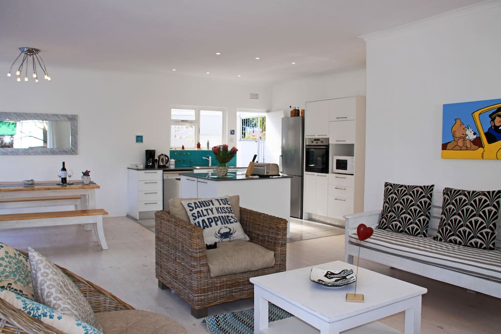 Open Plan lounge, dining area and kitchen - Easy living!